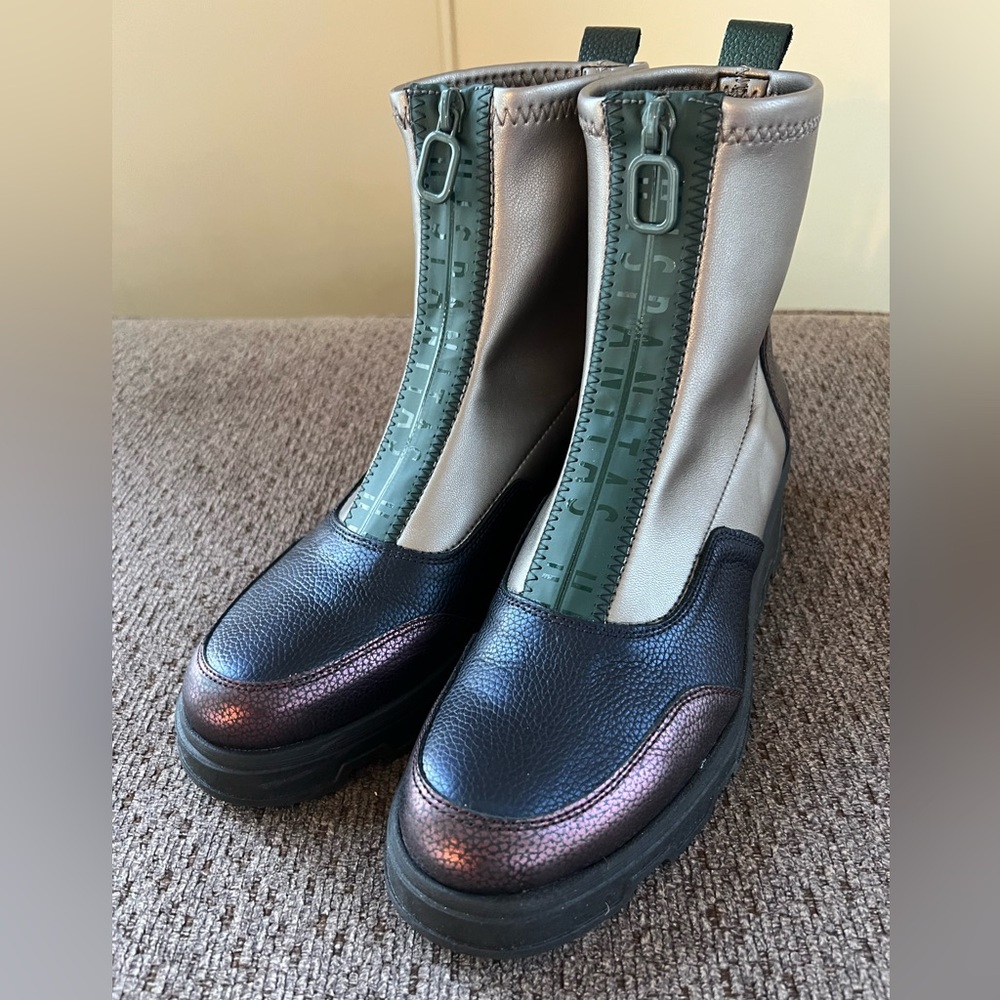 HISPANITAS wedge ankle boots, size 39 (8,5 US) 
Brand new, never worn. No box